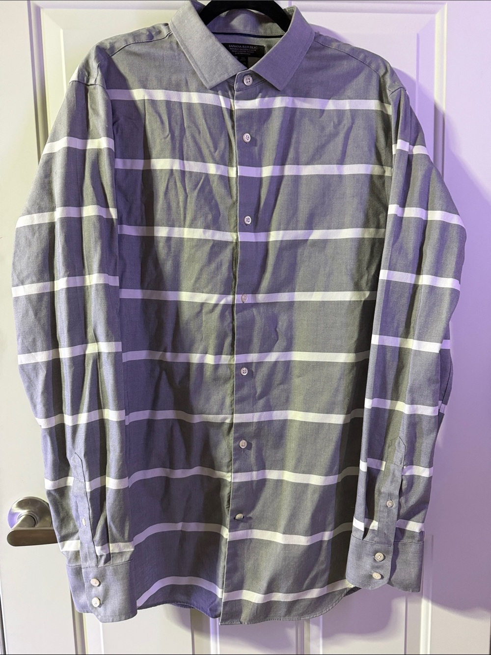 BANANA REPUBLIC SLIM FIT- large Men's Gray and White Plaid Button-Down Shirt